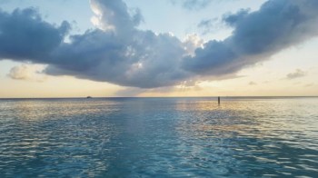 Seven Mile Beach, Insulele Cayman