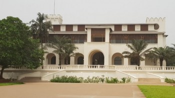 Лом, Togo