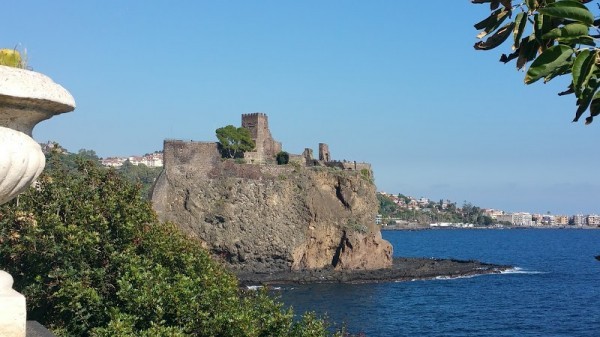 Aci Castello