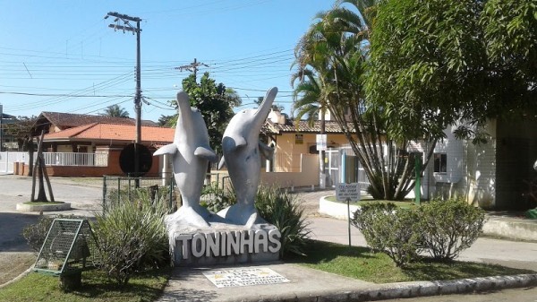 Toninhas Beach