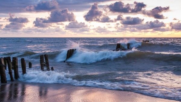 В Калининградской области в жару температура воды в море оказалась равна 16 градусам